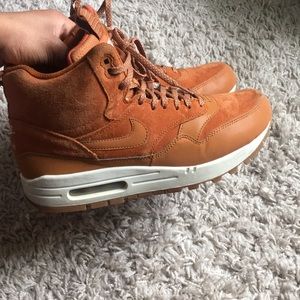 Women’s Nike air max sneaker boot